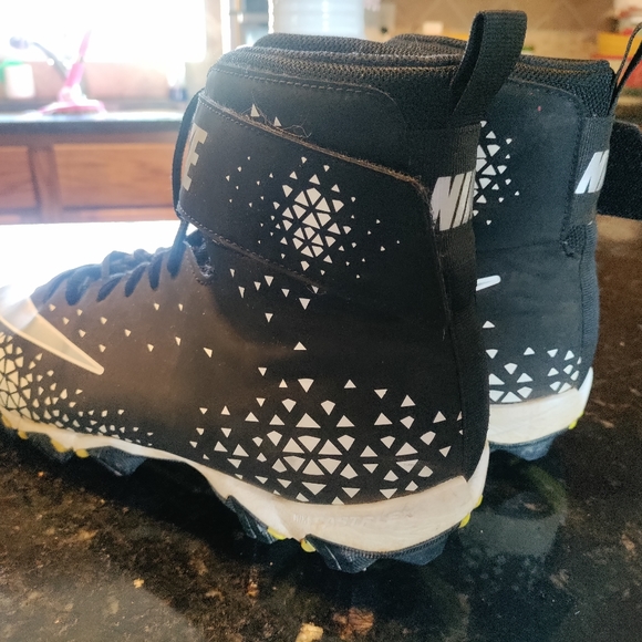 Men's Nike size 11 US fastflex football cleats - Picture 2 of 4